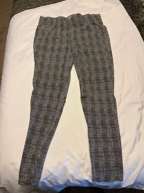 Seven7 Women's Black & Gray Plaid Leggings